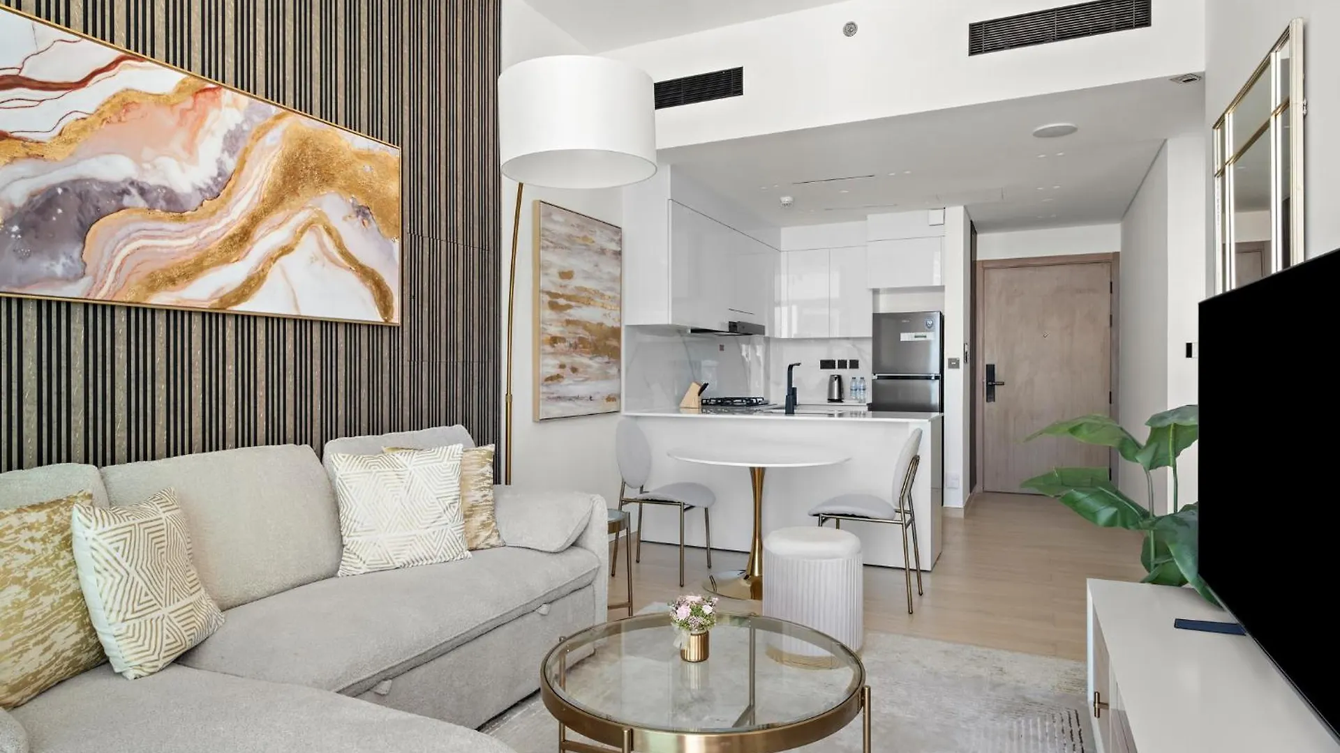 Modern And High Floor 1Br At Binghatti Emerald Dubai Apartment